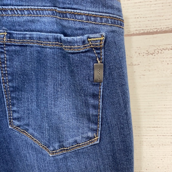 1822 brand maternity jeans boyfriend fit distressed full panel distressed 30” - Picture 7 of 11